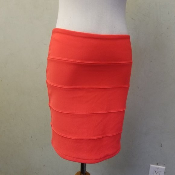 Millau pencil mini red skirt size XS (283) - Picture 5 of 7